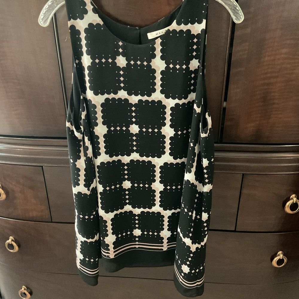 Max Studio Black and Cream Patterned Sleeveless Top